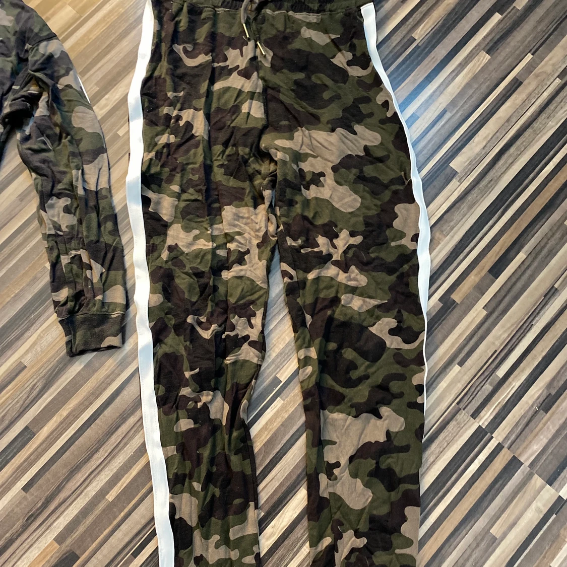 Set med byxa och tröja från Cubus  - 91