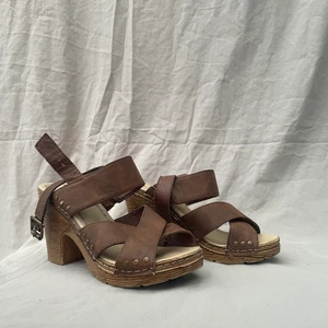 Sommarsandaler - Strl. 37 40:- 