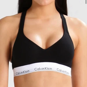 Calvin klein bh - Säljer denna helt oanvända Calvin klein topp som har inlägg, sjukt snygg och fin!❤️ Köpte den för 399kr och säljer för 219❤️ priset kan diskuteras!