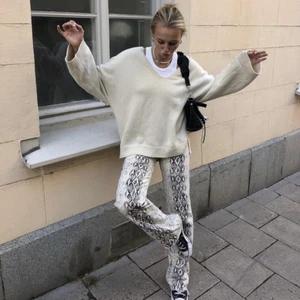 Orm byxor - As coola jeans från zara, OANVÄNDA💙💙 Frakt tillkommer😌