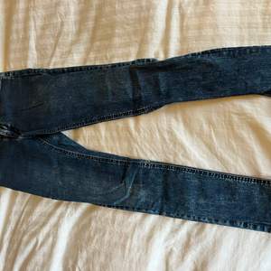 Crocker jeans i storlek 28/32. Från 2000-talet