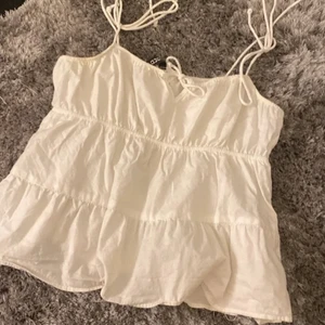 linne - har sålt ett precis likadant men säljer detta också då förra var så populärt! detta är en storlek mindre men sitter precis likadant, går inte att se skillnad!