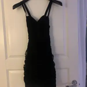 Säljer denna klänning från HM. Storlek 36. 💓💓✨