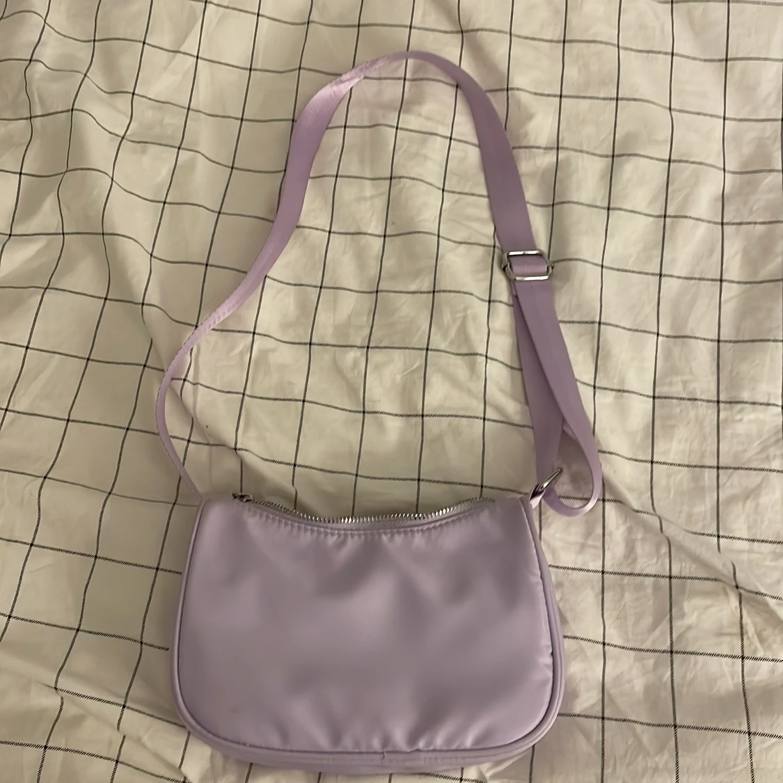Lila väska