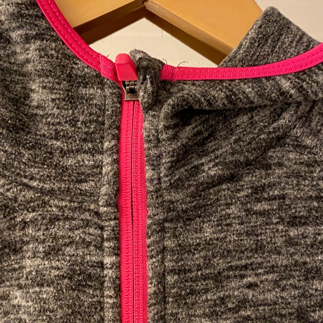 Grå fleecetröja  - 90