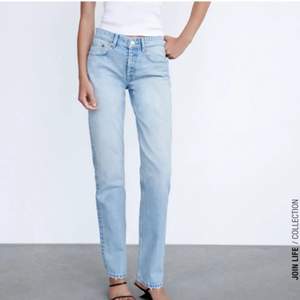 Säljer jätte fina Zara jeans som är slutsålda💖säljer pga fel storlek, prislapp och sånt är kvar😊