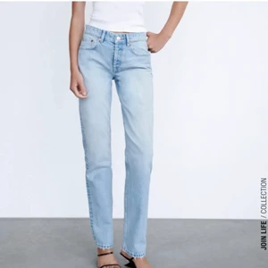 Zara jeans  - Säljer jätte fina Zara jeans som är slutsålda💖säljer pga fel storlek, prislapp och sånt är kvar😊