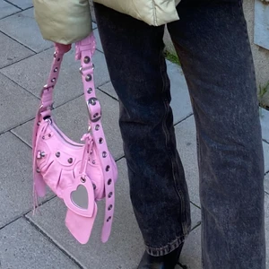 Balenciaga Cagole XS - Intressekoll på denna favorit 🥺 Ljusrosa balenciaga cagole XS köpt i butiken på NK. Budgivning. Fastpris 16 000