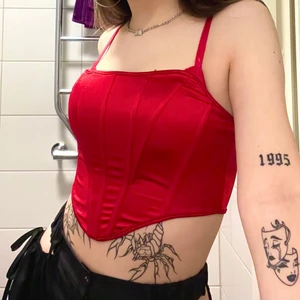 Röd korsett - Röd korsett i storlek S