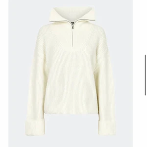 tröja  - säljer denna fina tröja från bikbok som inte kommer till användning xs 