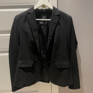 Kostym - En jätte fina kostym jacka, säljer pga ingen användning 