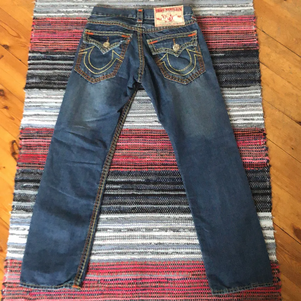 ‼️Buda i kommentarerna‼️ Köpta på sellpy o provade en gång. Säljer då det inte var rätt storlek. Jeans & Byxor.