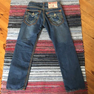 True religion - ‼️Buda i kommentarerna‼️ Köpta på sellpy o provade en gång. Säljer då det inte var rätt storlek