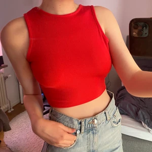 Crop Top - Somrig top med öppen rygg! 💞 Så fin färg och är aldrig använd, köptes nu i vintras på Nasty Gal. 