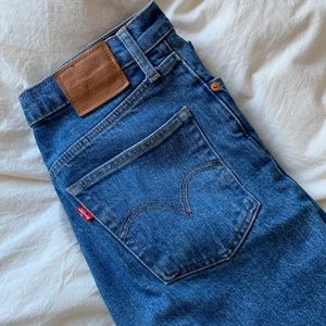 Levis jeans - levis ribcage straight, blivit för små