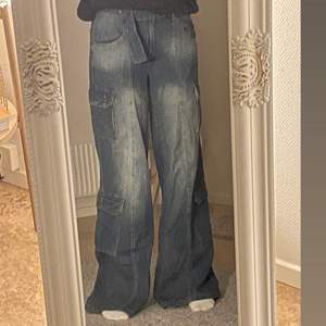 Oanvända jeans från jaded london. Nypris 920 kr. Säljer pga inte min stil. Köparen står för frakt på 66 kr. 