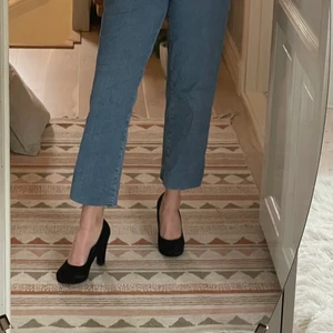 Svarta pumps  - Svarta pumps i fint skick. Använda några gånger och mycket kvar att ge. 