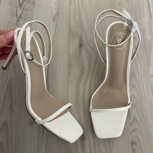 Klackskor  - Helt oanvända klackar storlek 37!