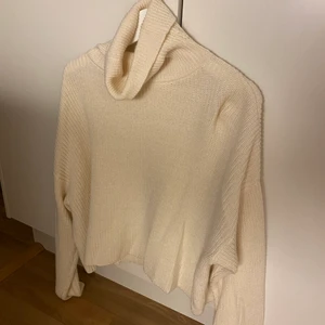 Stickad tröja  - Stickad tröja från bikbok! Aldrig använd! 