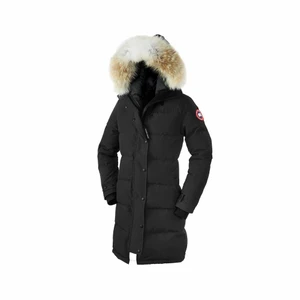 Canada goose - Säljer min canada goose i modellen shelburne. Jackan är i god skick och helt ny. Köpt december 2021💞