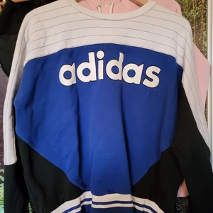 Adidas tröja  - Intresskoll på denna tröja se hur mycket jag kan få för den. Buda från 300.