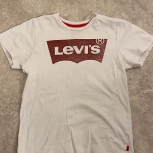 Levis tröja - Äkta leviströja, storlek ”12år” står de men skulle sikta på storlek Xs/s 