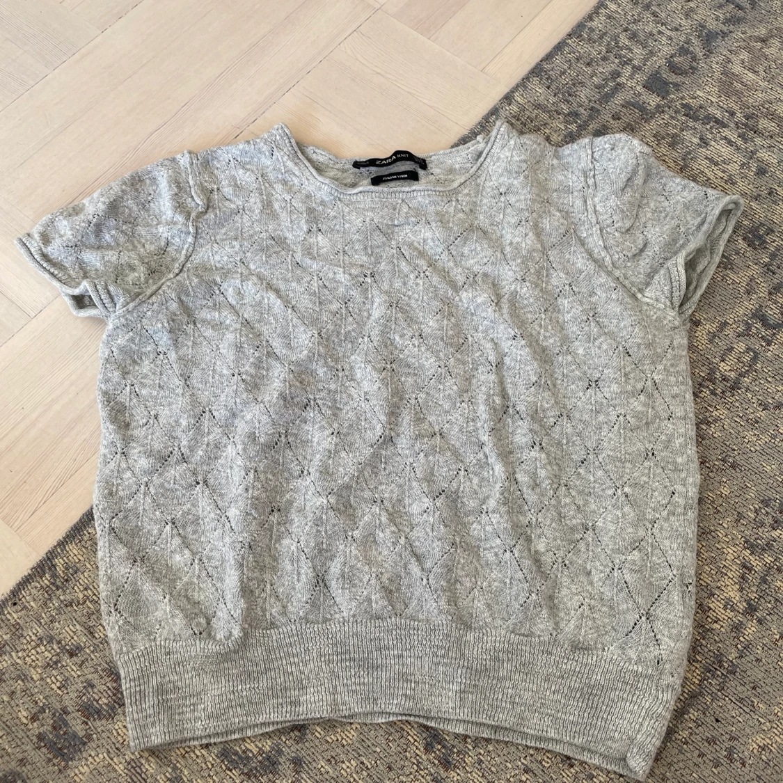 Stickad grå topp - 90