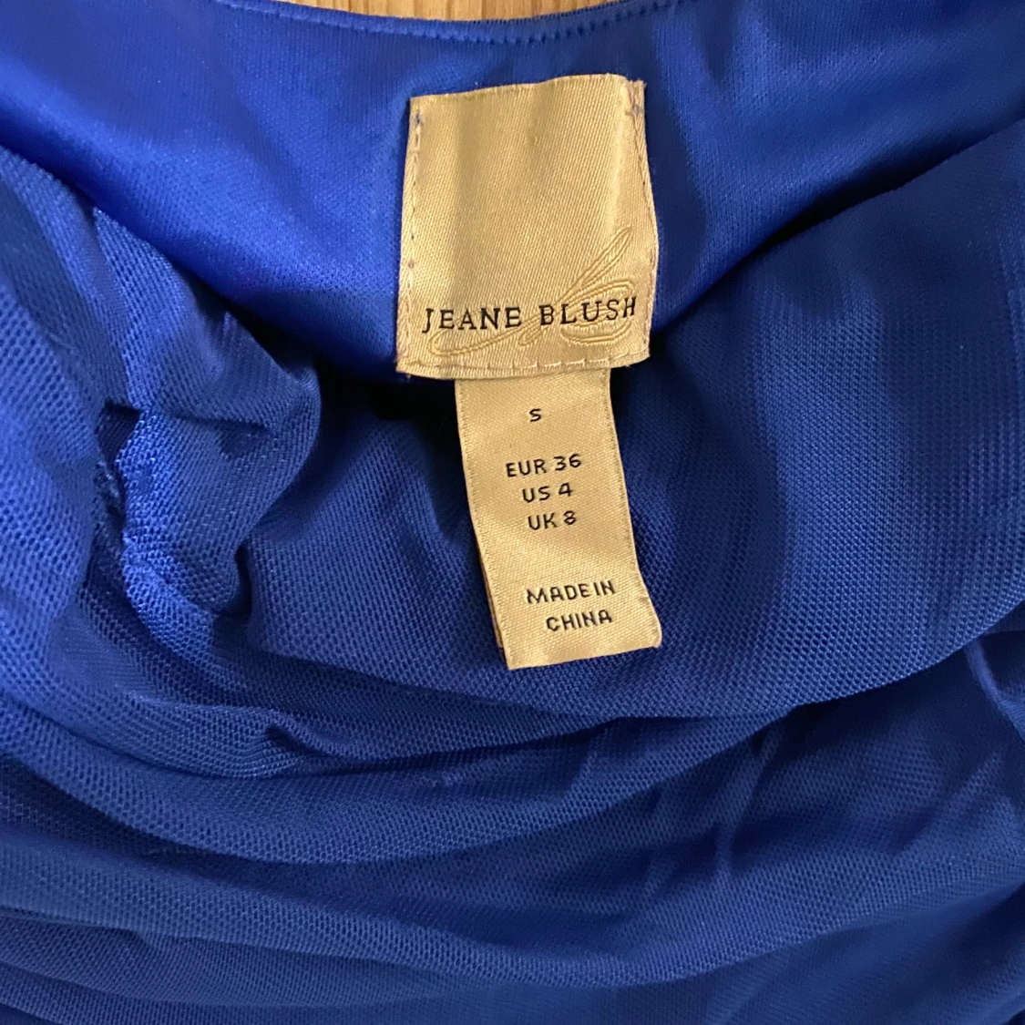 Oanvänd axellös klänning strl S - 90