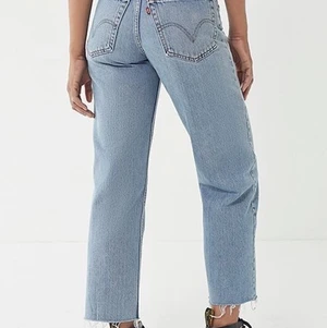 Levi’s - 550 - 550 jeans från Levi’s i jättefin och trendig wash som tyvärr är för små för mig. Ursprungligen 30/26 men professionellt insydda i midjan till ungefär 27. (Ursprungspris, 550kr)