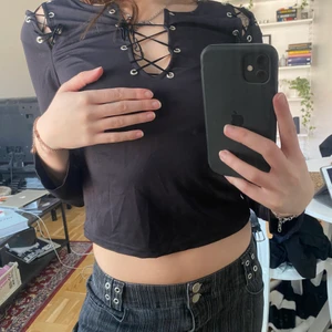 Super cool fest topp🤍 - Fest topp med coola detaljer