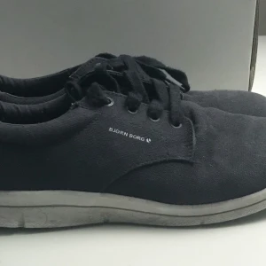 Mörkblåa Björn Borg skor - Fina och stilrena Björn Borg skor. 