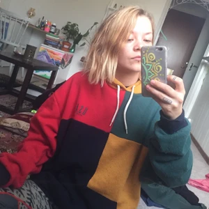 Skön hoodie  - Sjukt soft hoodie från Urban Outfitters. Normal passform skulle jag säga :) 