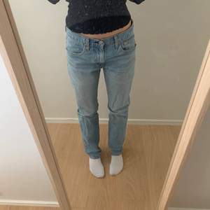 Skit snygga lågmidjade Levis jeans, jag är 173!