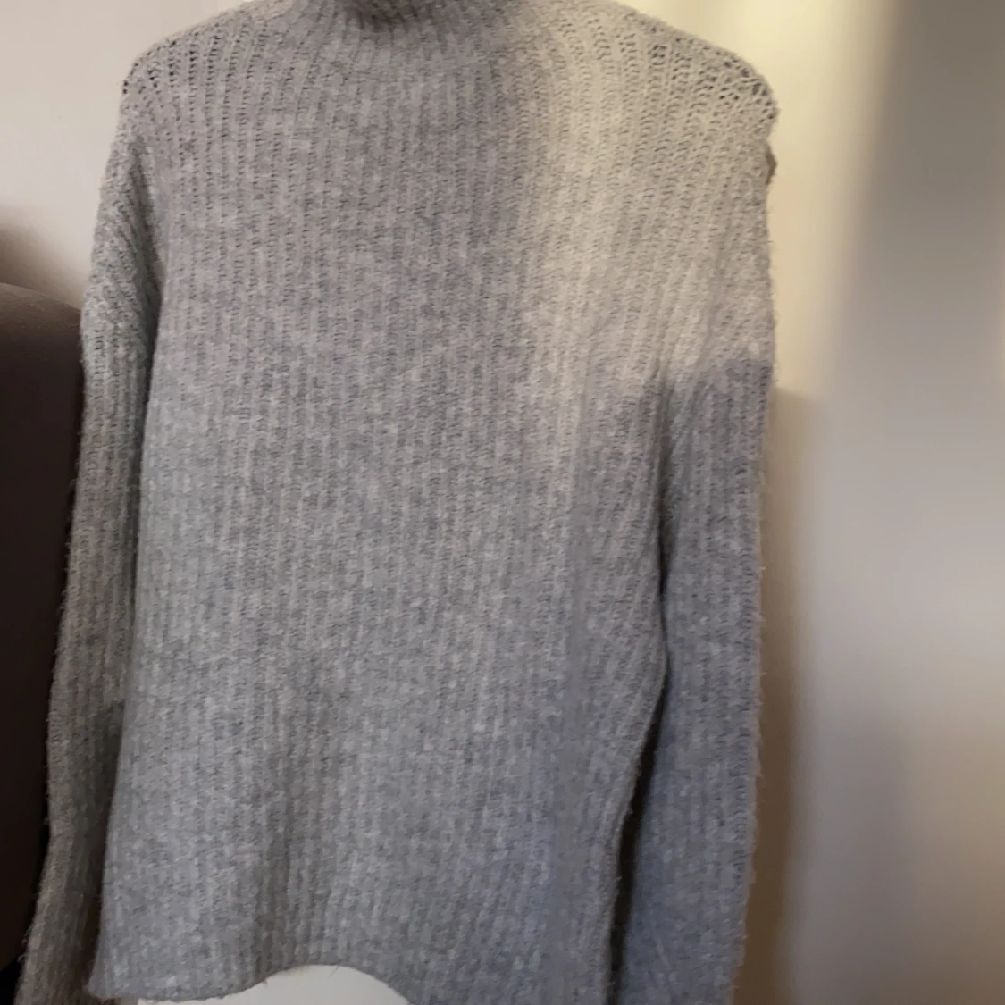 Grå stickad tröja - 90