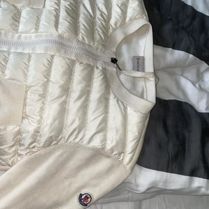 Moncler - Moncler jacka Nypris 7299kr