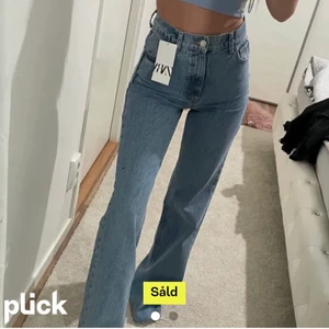 Jeans  - Dessa populär och slutsålda jeansen från Zara som ä i st 34 de sitter as snyggt på o köptes för 400-500kr vad ja minns, säljer de för 300kr 
