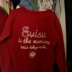 Evisu sweatshirt  - En vintage Custom made Evisu sweatshirt i atollen M dock skulle jag säga att den passar en XS. Superfint skick, speciellt med tanke på att det är en vintage tröja. Skickas mot kostnad av köparen!🥰