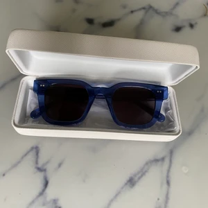 CHIMI EYEWEAR - Snygga chimi glasögon i nyskick, aldrig använda och riktigt bra skick. Modellen är 004 och de är perfekta inför vinterns soliga väder!