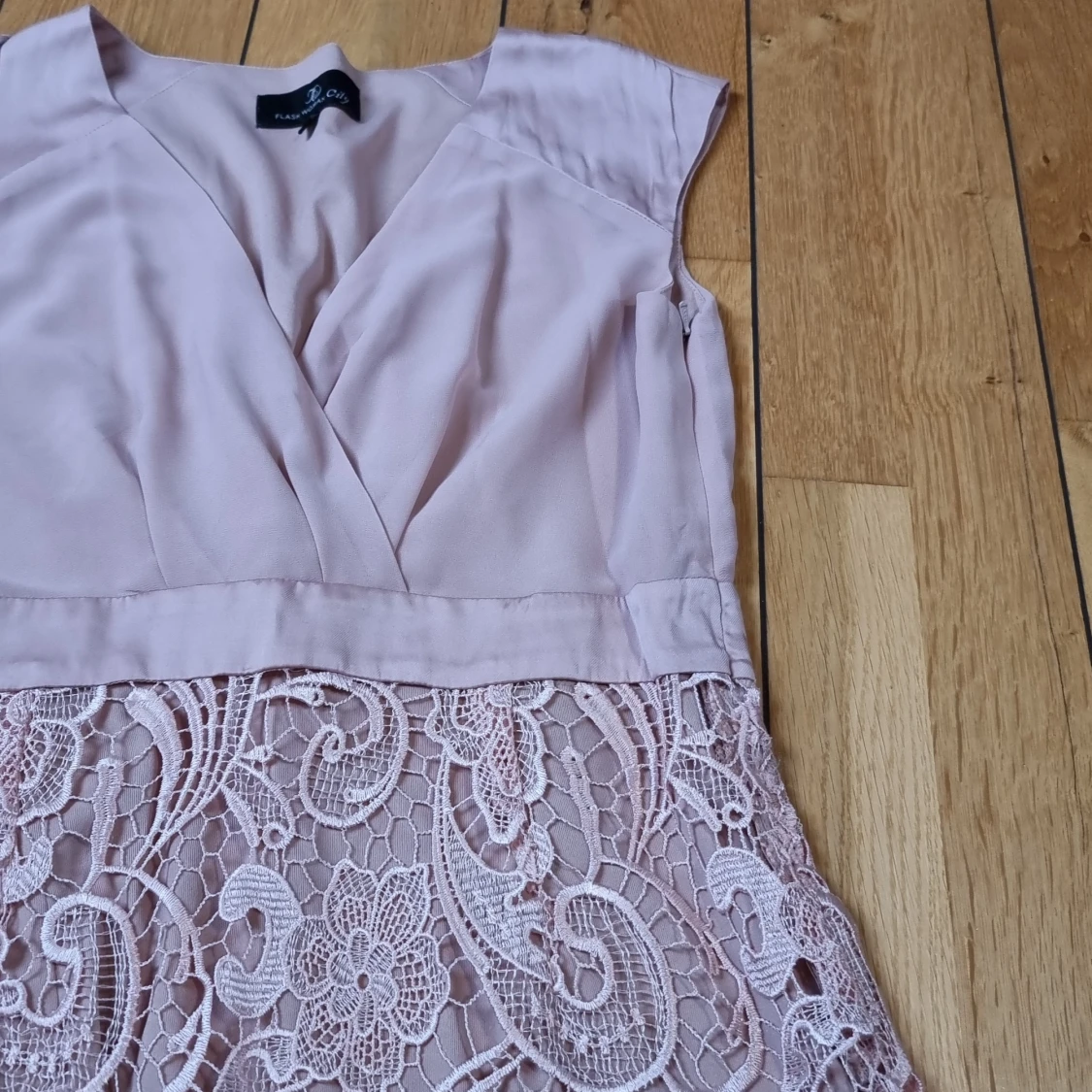 Puderrosa romantisk klänning. - 91