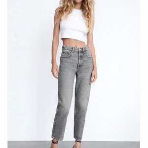 Jeans  - Helt nya och oanvända jeans från zara , dom var för korta så säljer dom för 300kr💞