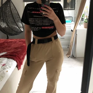 Gina Tricot cargo trousers  - Gina Tricot trousers i storlek M. Sparsamt använda. Köparen står för frakt. 