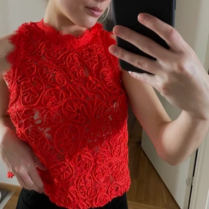 topp från zara❤️ - säljer denna ursnygga toppen från zara som jag ÄLSKAR men kommer inte direkt till användning längre😭
