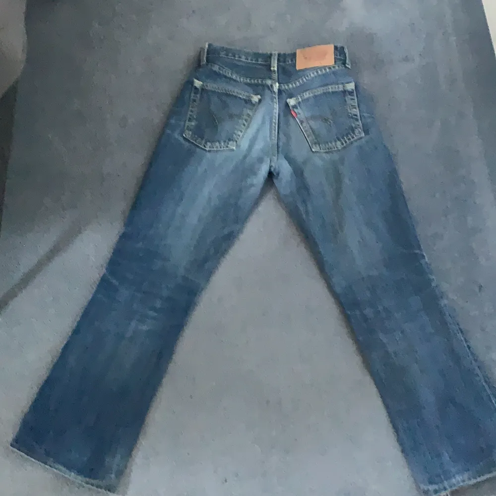 Levis 525 w 28 l 30, ganska små för storleken. Annars bra skick. Jeans & Byxor.