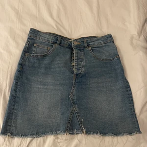 Gina tricot - Kjol från Gina tricot, storlek 38. Inte använd mycket!