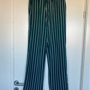 Monki byxor S - Så sköna byxor! Superfint skick!