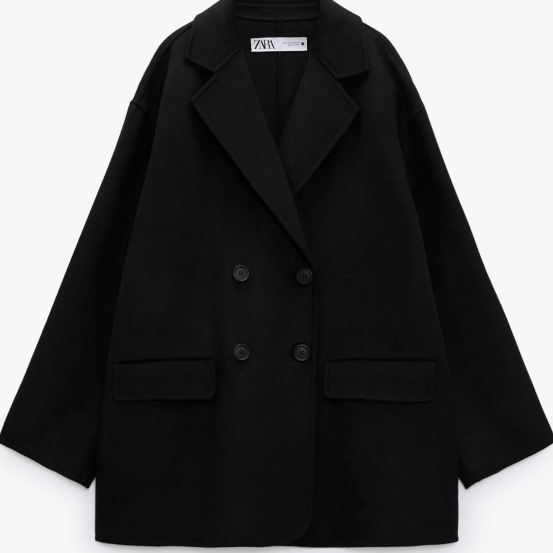 Jättefin svart kappa