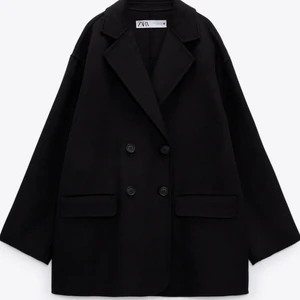 Jättefin svart kappa - Fin kappa från zara! Knappt använd. 