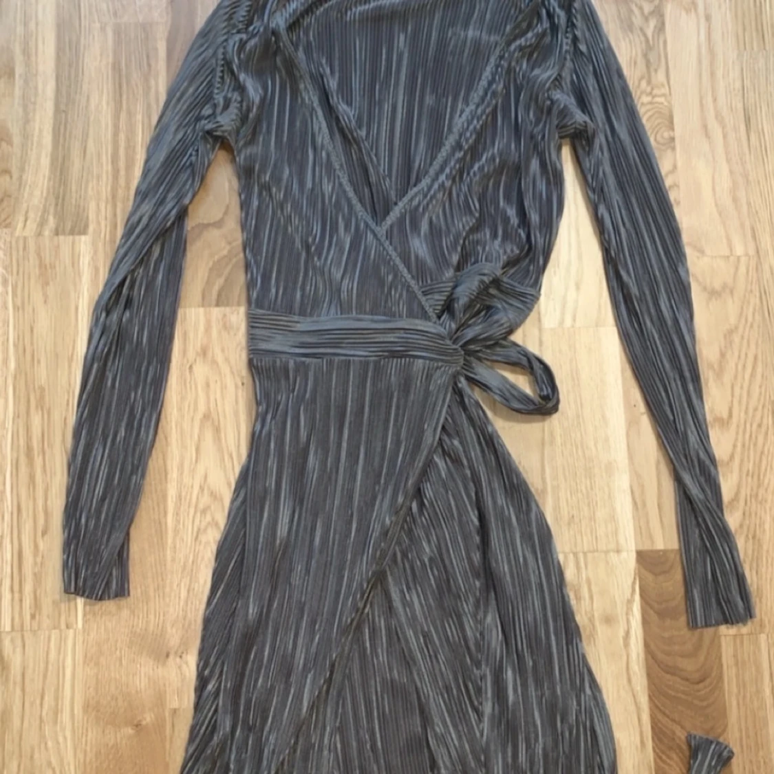 PLISSE WRAP DRESS NLY - 90