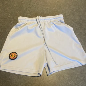 Shorts  - Säljer nu dessa shorts då dom aldrig används vet inte direkt storlek på dom men dom passar på mig så skulle nog säga att dom är en s/xs 