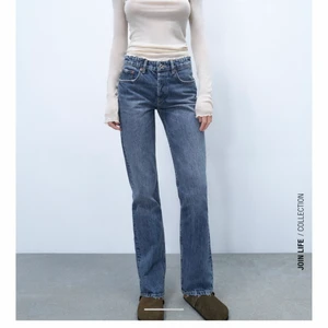 ZARAJEANS -  💕säljer dessa helt slutsålda jeans från zara, helt slut på hemsidan! stl 38, modell straight leg (mid Rise!) ! De sitter så snyggt och är helt nya! Säljer då de inte passade mig! Om flera är intresserade startar jag budgivning⚡️ vid ev. frågor är det bara att skicka ett DM💘  bud: 370 (FRAKT INGÅR INTE I PRISET UTAN 66kr TILLKOMMER💘)